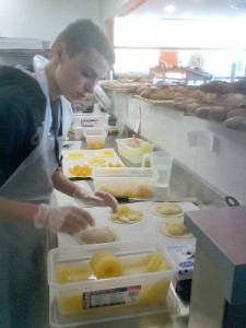 Simon s'est appliqué avec précision