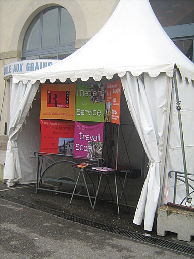 Un stand pour présenter La Rouatière